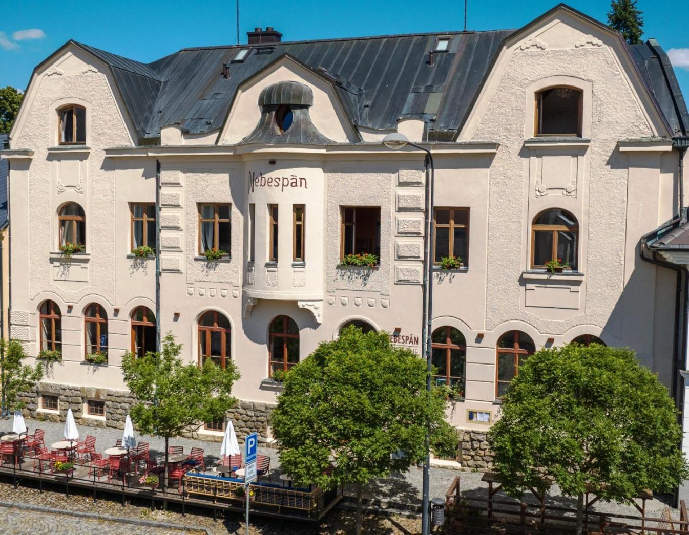 Nebespan Kasperske Hory Buitenkant foto